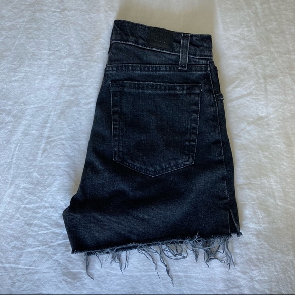 Urban Outfitters BDG black wash girlfriend high rise frayed hems denim shorts - Picture 7 of 12
